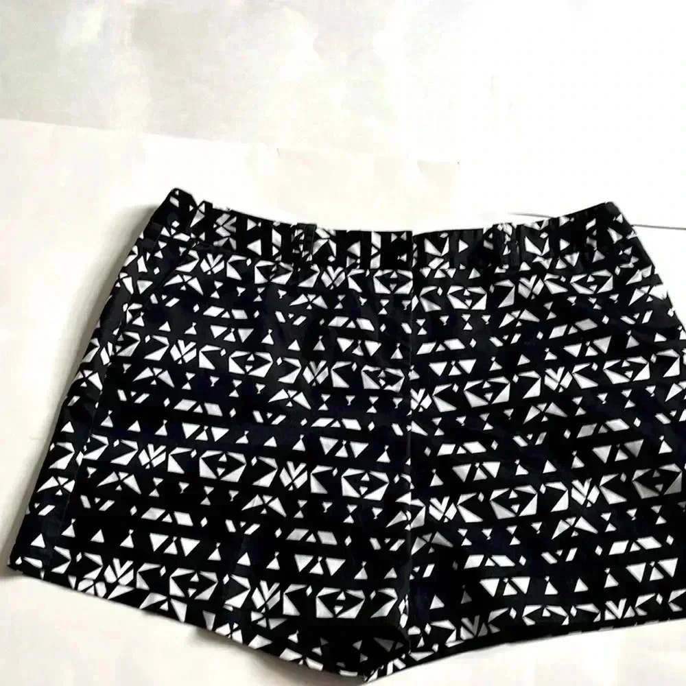 Worthington black and white print shorts size 14